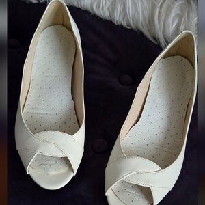 Elegant Cream Peep-Toe Women's Shoes